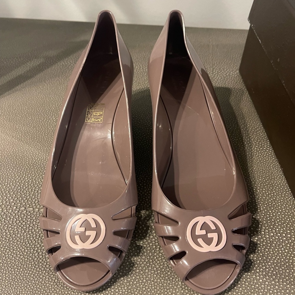Gucci platform jelly wedge 38